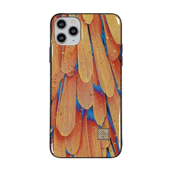 iPhone 13 Pro - Étui premium Golden Feathers au design rouge et bleu vif et aux accents dorés, TC Case D90